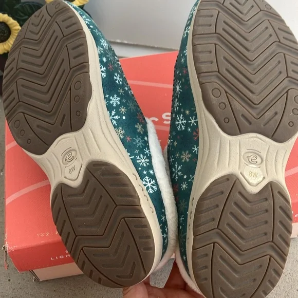 Teal, Red, and White Snowflake Print Fleece Lined Insulated Casual Slip-On Clogs - Picture 5 of 7